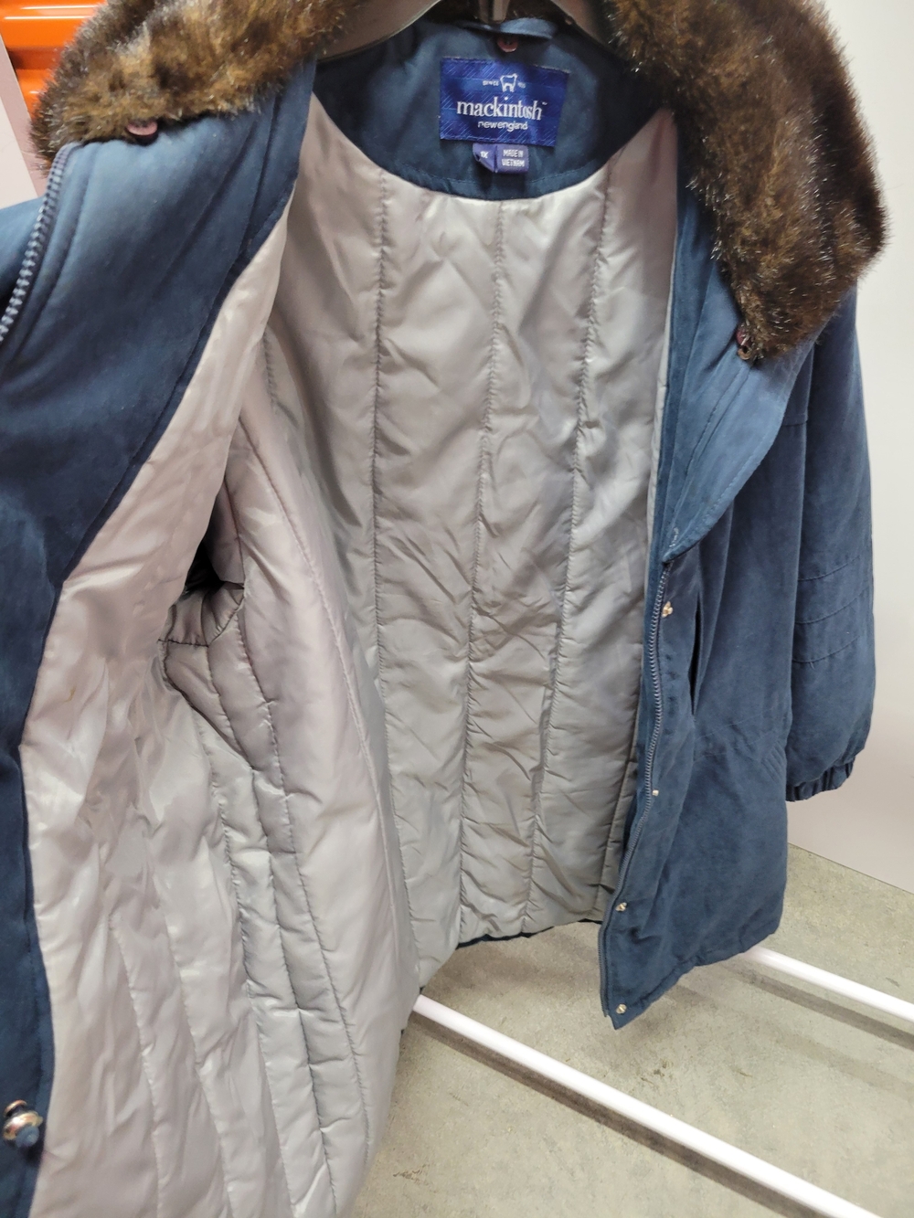 L.L. Bean Women's Navy Puffer Coat with Brown Faux-Fur Collar - Picture 8 of 9